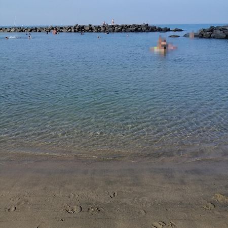 A Few Steps From The Sea Apartment Fiumicino Exterior foto